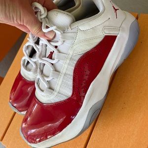 YOUTH size 7 Nike Jordan’s